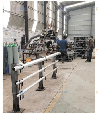 長(zhǎng)江市場(chǎng)不銹鋼橋梁護(hù)欄與宜昌代工廠家在家具銷售中的機(jī)遇與挑戰(zhàn)